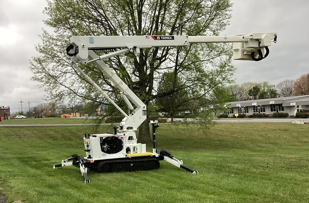 Rubber-tracked backyard aerial device