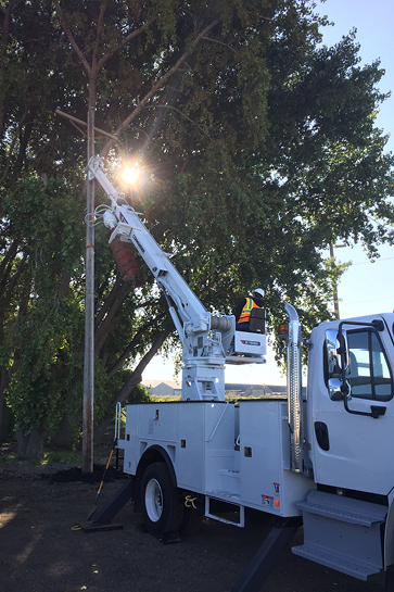 Setting and Removing Utility Poles_2