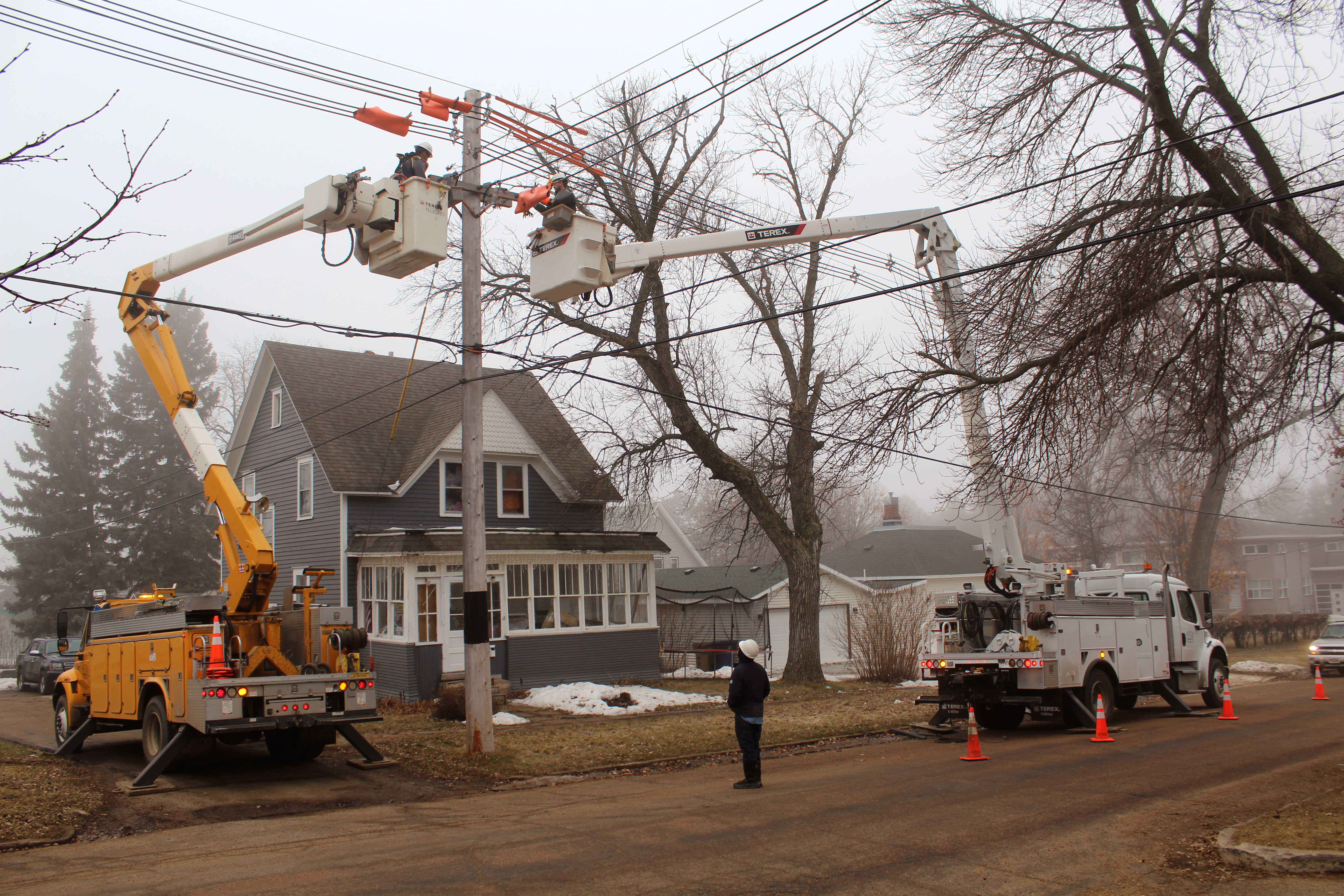 Worksite Environmental Factors When Setting Up a Bucket Truck