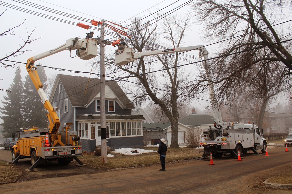 Worksite Environmental Factors When Setting Up a Bucket Truck