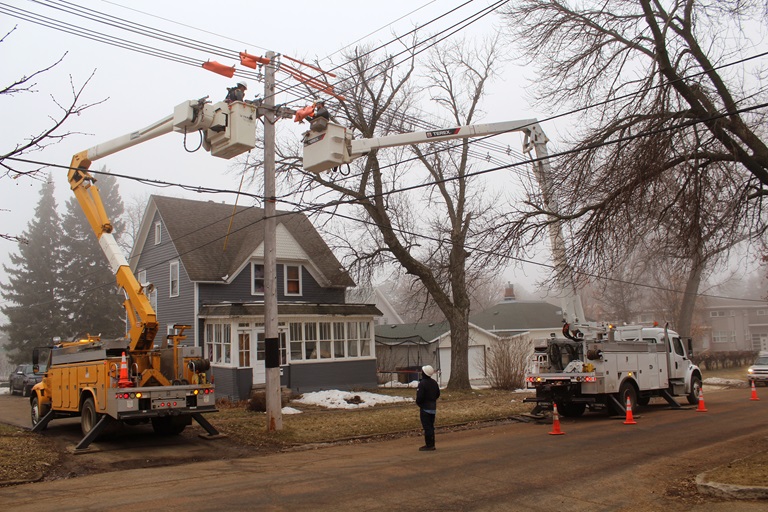 Worksite Environmental Factors When Setting Up a Bucket Truck