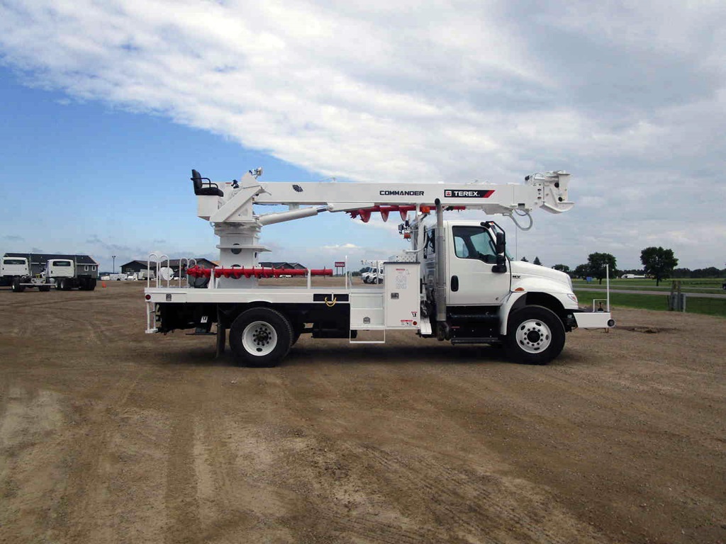 Terex Commander 5048 parked in parking lot